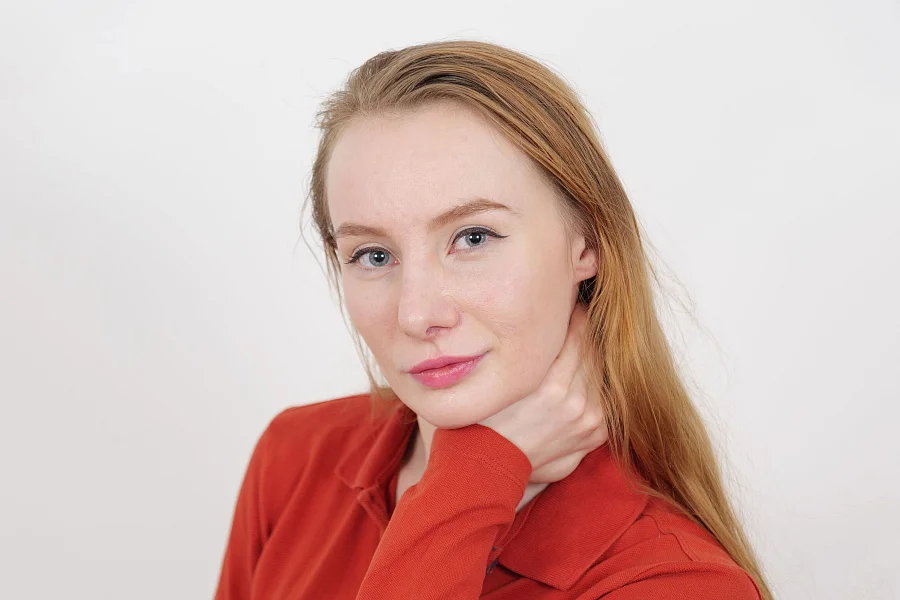 Vi Ezra’s First Nude Casting, From Office Desk to Studio Lights