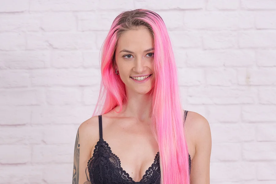 Pink-Haired Rockstar Adele Maple Goes Fully Naked In Casting