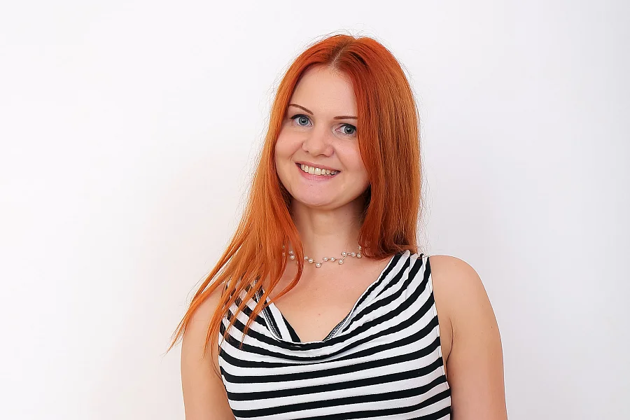 Redhead Efesa Shows Her Trimmed Pussy For The First Time