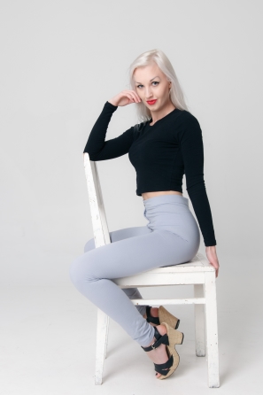 2018-11-10-adeline-white-skinny-teen-casting