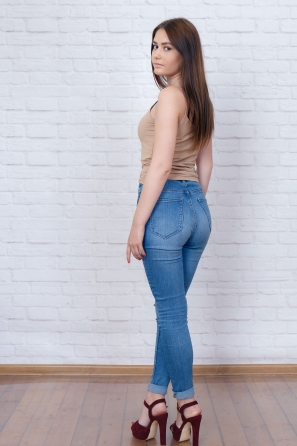 2019-12-18-sanija-student-of-faculty-of-chemistry-first-time-poses-naked-in-casting
