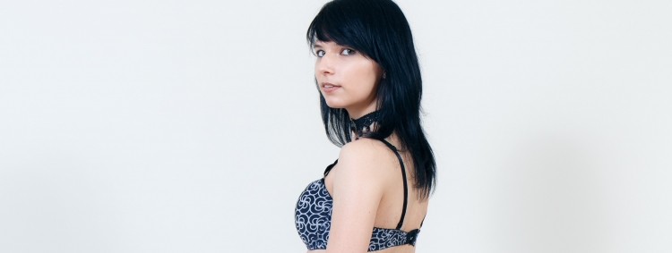 2020-05-20-voodoo-thin-shopgirl-pretty-teenager-casting
