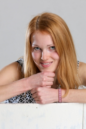 2021-09-05-natural-redhead-teenager-amely-with-trimmed-pussy-in-nude-casting