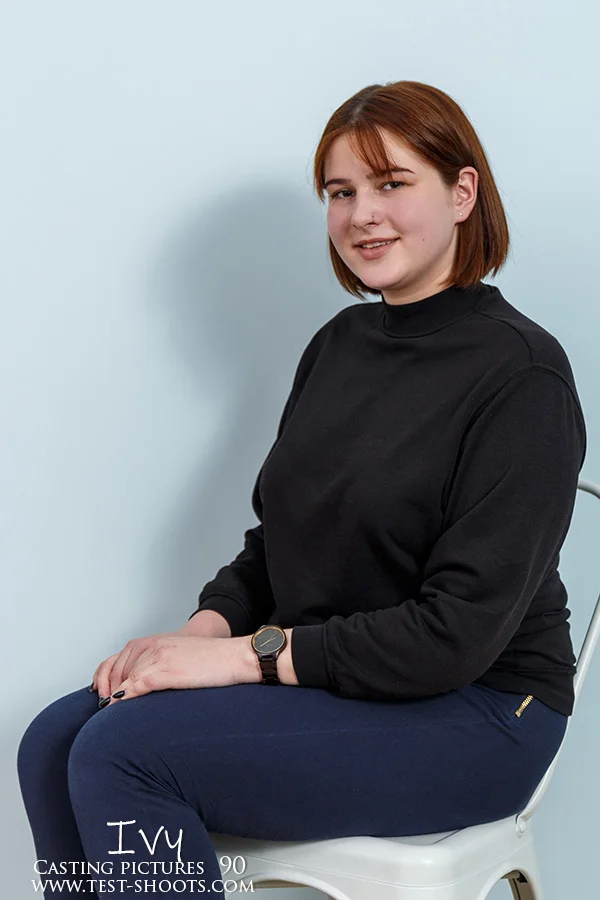 Cute chubby teen Ivy with big ass in nude casting