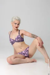 Ferggy emo milf casting Preview picture 5